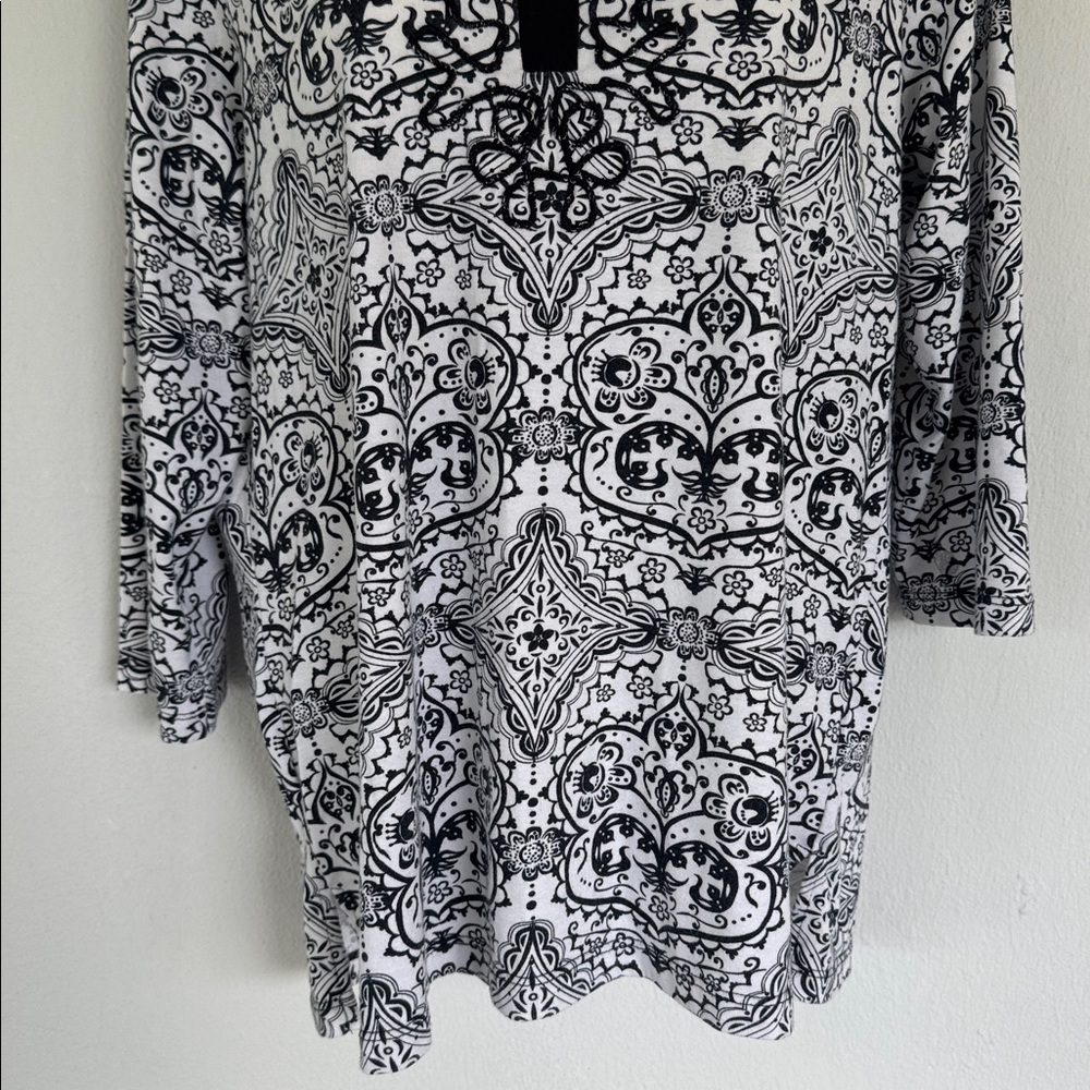 Coral Bay black white henna medallion print notch neckline 3/4 sleeve top small - Picture 5 of 15